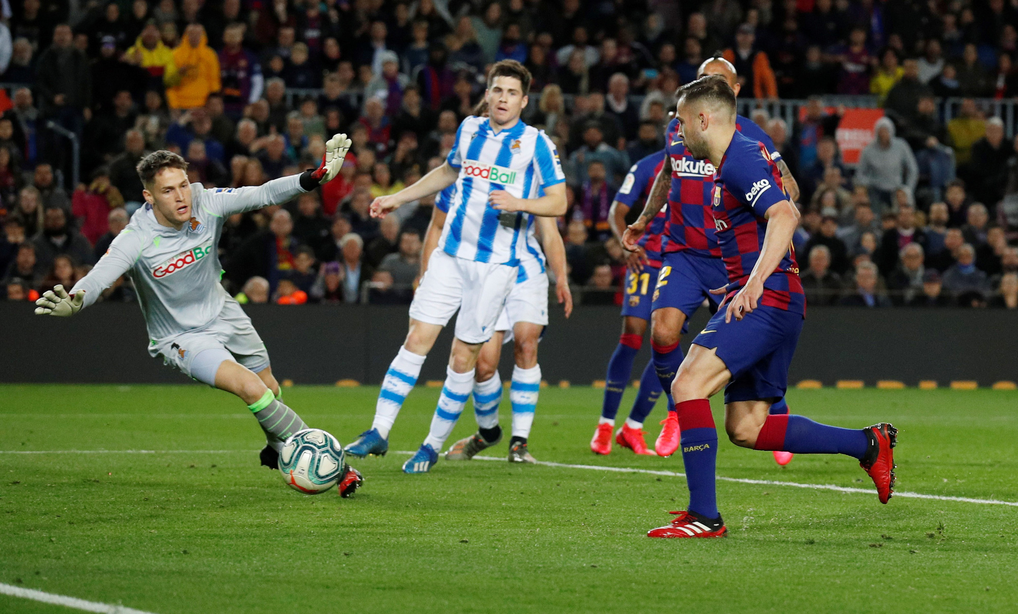 Hậu si&ecirc;u kinh điển, Barcelona chật vật về đỉnh bảng La Liga - Ảnh 6.