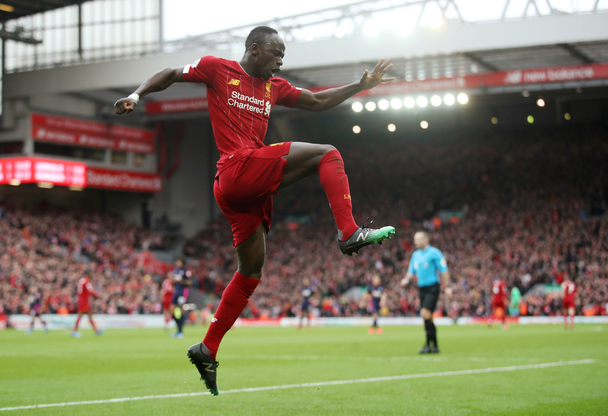 Liverpool giải cơn hạn b&agrave;n thắng, sao Ai Cập chạm mốc kỷ lục - Ảnh 4.