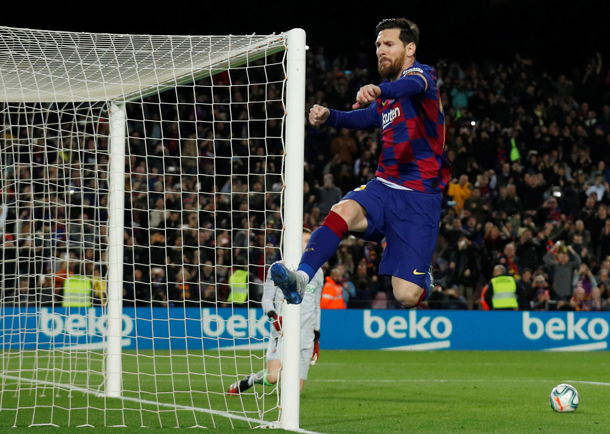 Hậu si&ecirc;u kinh điển, Barcelona chật vật về đỉnh bảng La Liga - Ảnh 5.