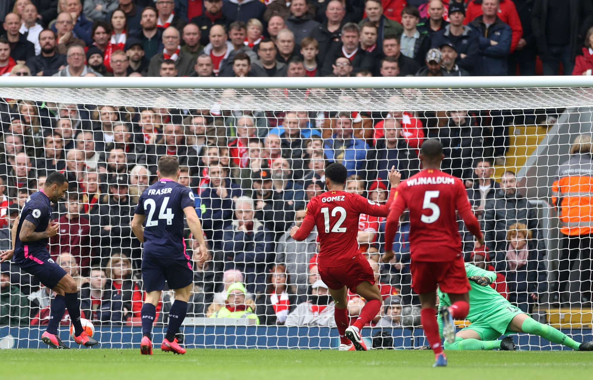 Liverpool giải cơn hạn b&agrave;n thắng, sao Ai Cập chạm mốc kỷ lục - Ảnh 1.