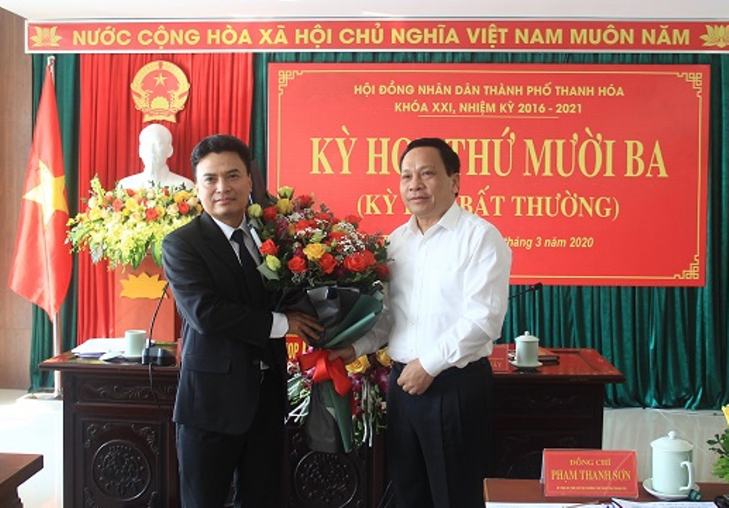 Họp bất thường, TP Thanh H&oacute;a c&oacute; t&acirc;n Chủ tịch UBND 48 tuổi - Ảnh 1.