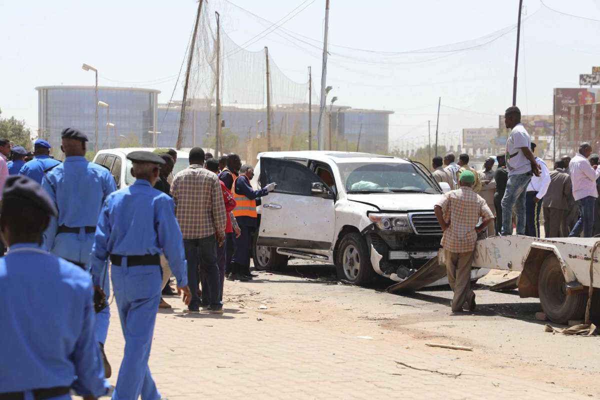 Thủ tướng Sudan bị “ám sát hụt” - Ảnh 2.