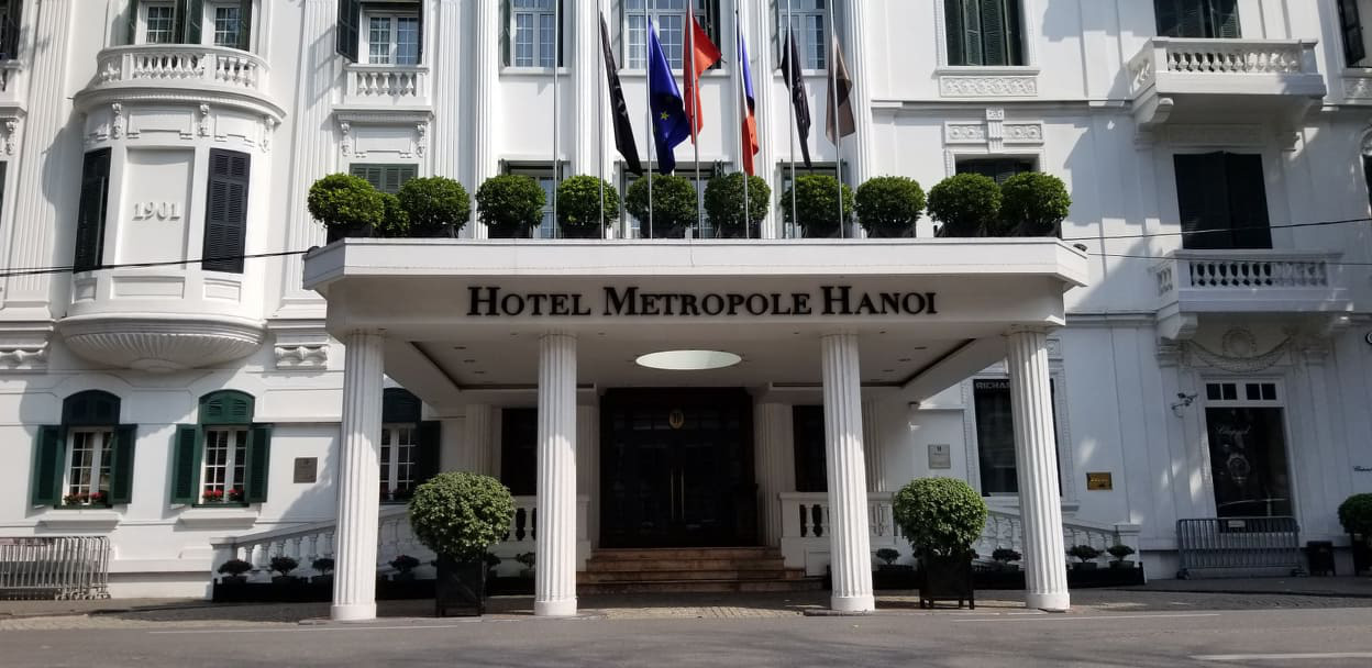 CLIP: Kh&aacute;ch sạn 5 sao Metropole c&ugrave;ng nhiều kh&aacute;ch sạn hạng sang kh&aacute;c bị r&agrave; so&aacute;t v&igrave; Covid-19 - Ảnh 9.