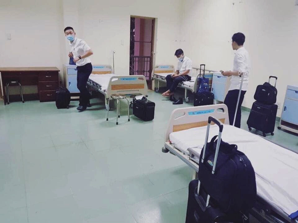 Sức khỏe tiếp vi&ecirc;n thực hiện chuyến bay c&oacute; kh&aacute;ch mắc Covid-19 hiện ra sao? - Ảnh 1.