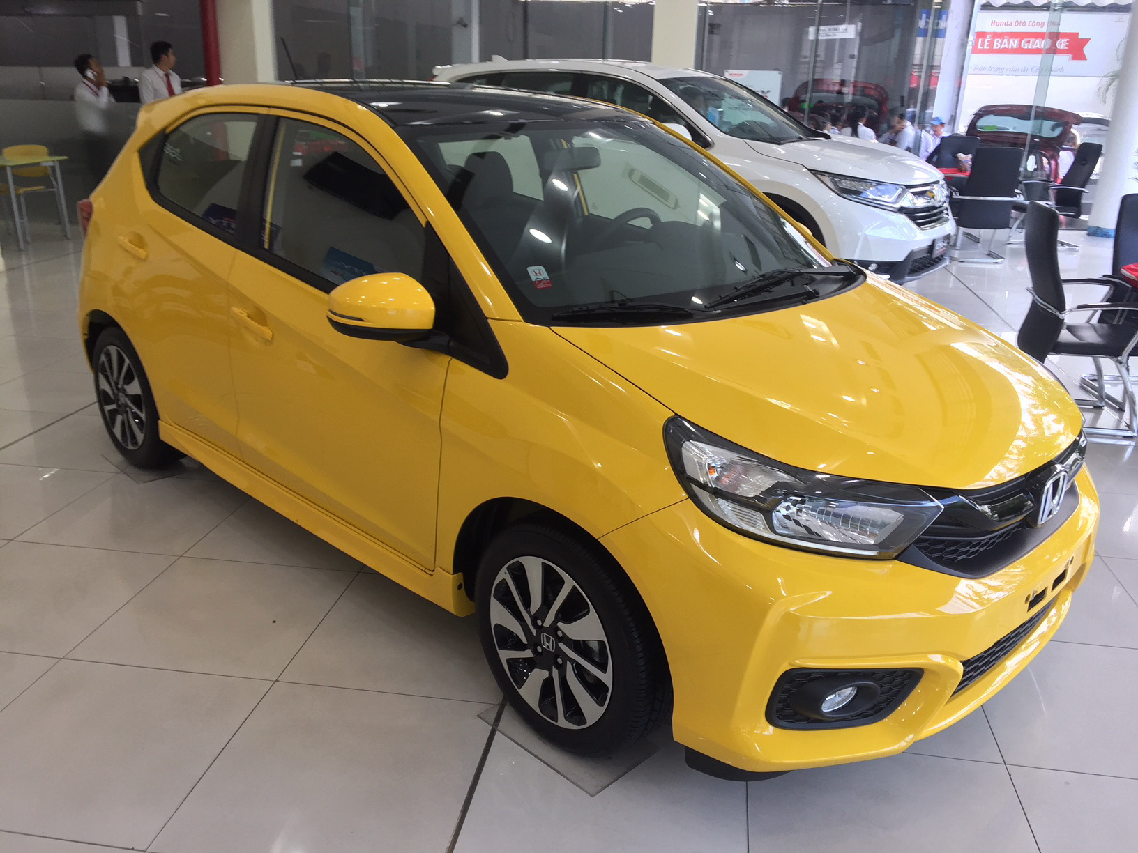 Xe dưới 500 triệu đồng giảm gi&aacute; mạnh k&eacute;o kh&aacute;ch trong m&ugrave;a dịch Covid-19 - Ảnh 2.