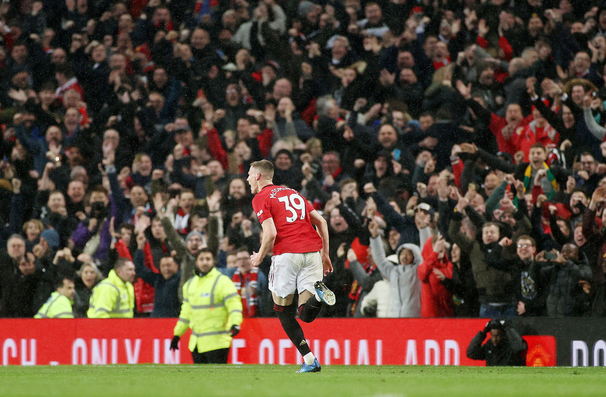 Quật ng&atilde; Man City, Man United thắng tưng bừng đại chiến - Ảnh 7.