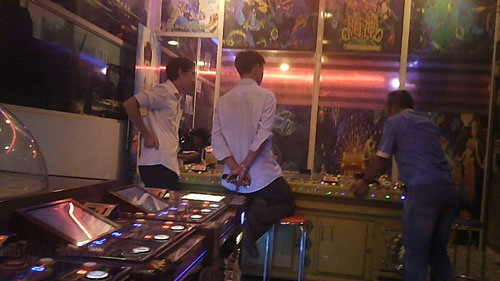 Chơi game bắn c&aacute;, coi chừng phạm ph&aacute;p - Ảnh 1.