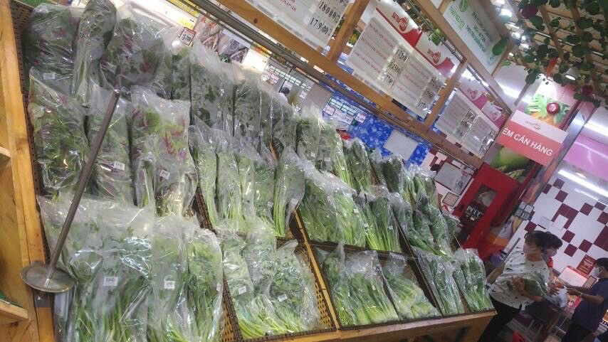 TP HCM: Chợ, siêu thị vắng hoe trong ngày đầu cách ly toàn xã hội - Ảnh 7.
