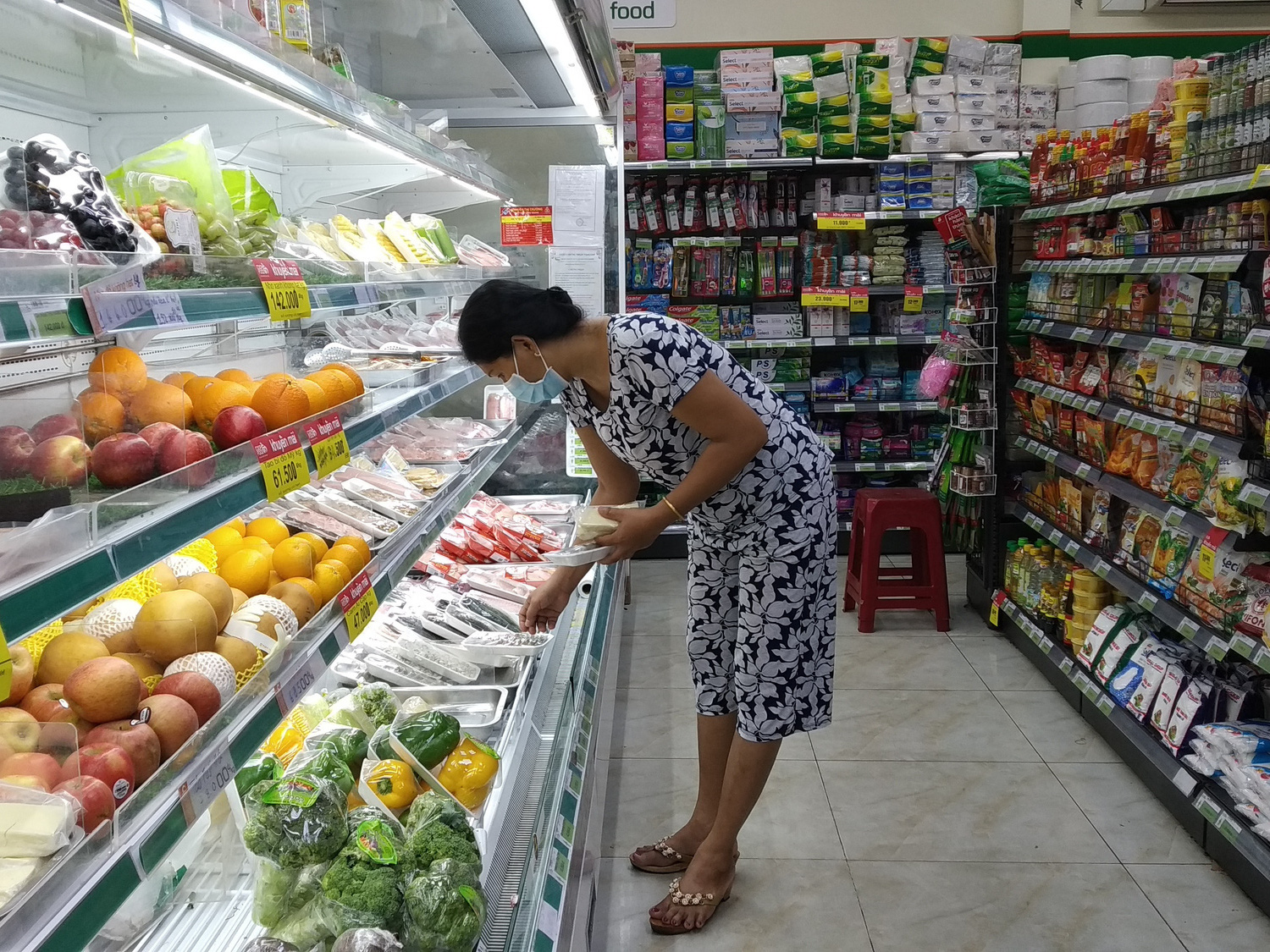 TP HCM: Chợ, siêu thị vắng hoe trong ngày đầu "cách ly toàn xã hội"