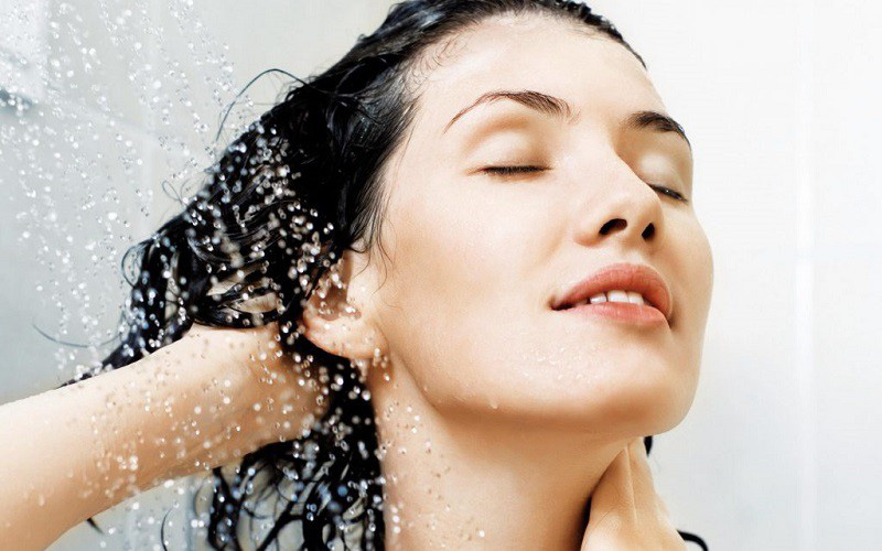 8 sai lầm cực dễ mắc khi gội đầu khiến t&oacute;c bị hư tổn - Ảnh 3.