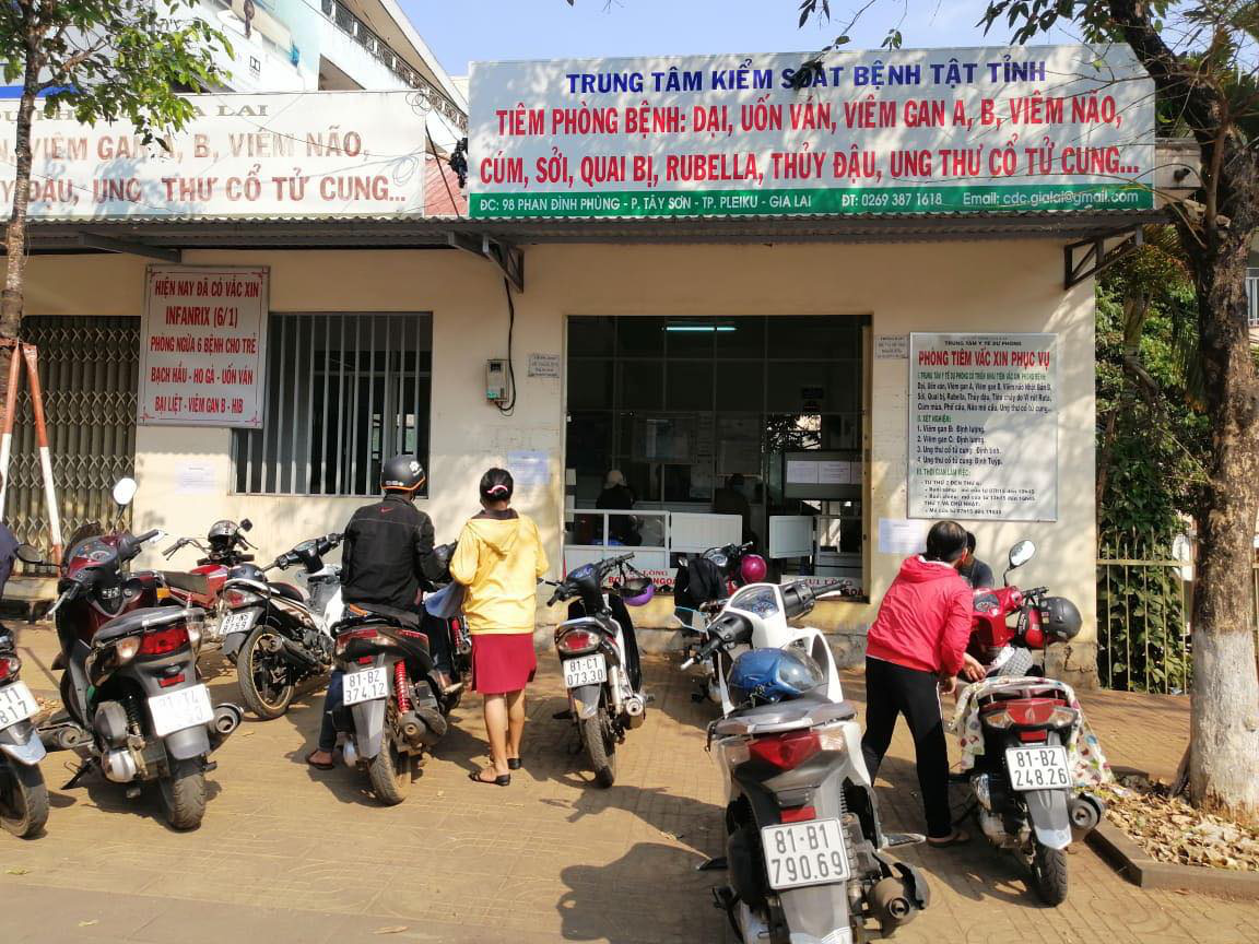 Hàng chục người đang tập thể dục bị chó rượt cắn