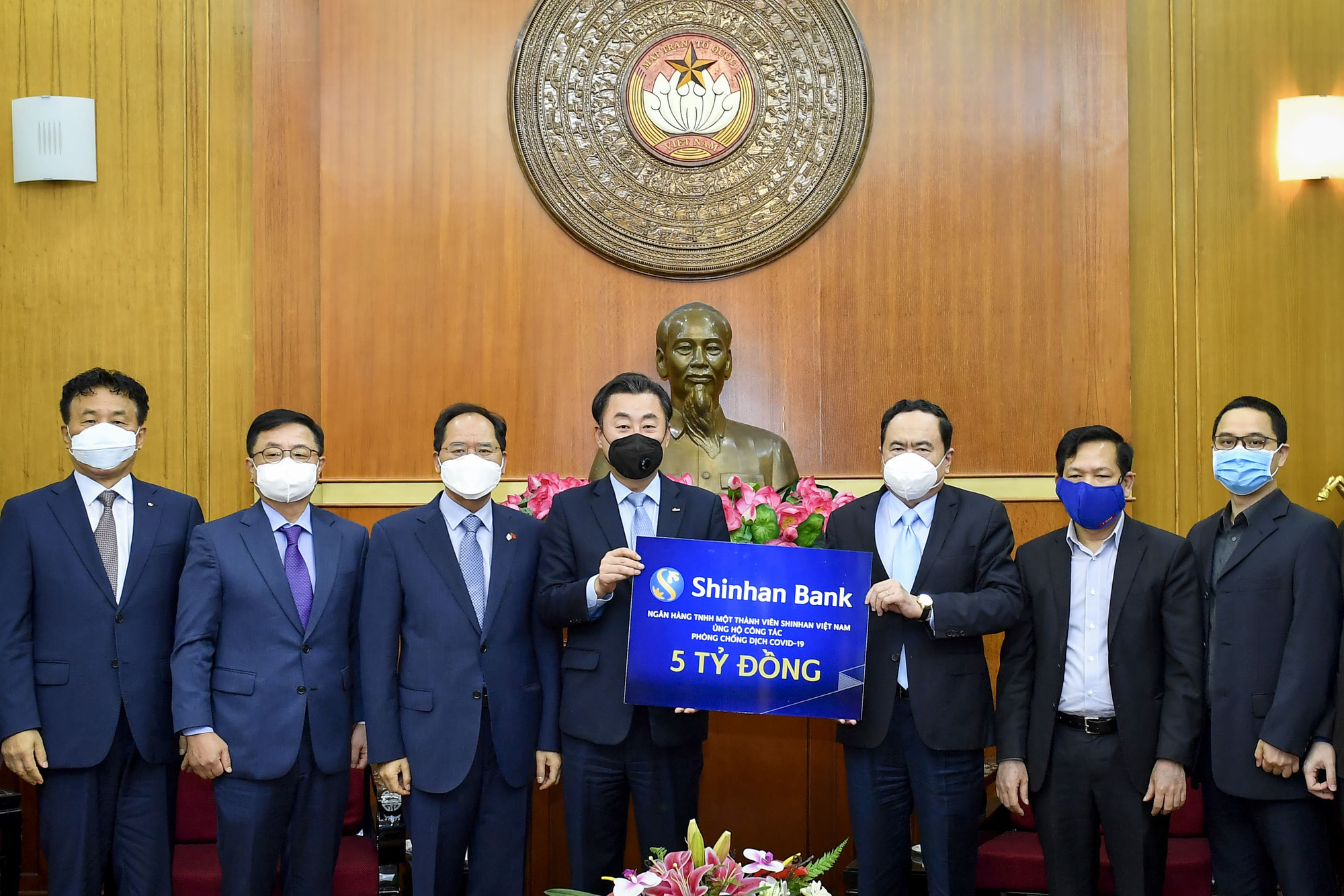 Đã có gần 700 tỉ đồng ủng hộ và đăng ký ủng hộ phòng, chống dịch Covid-19 - Ảnh 1.