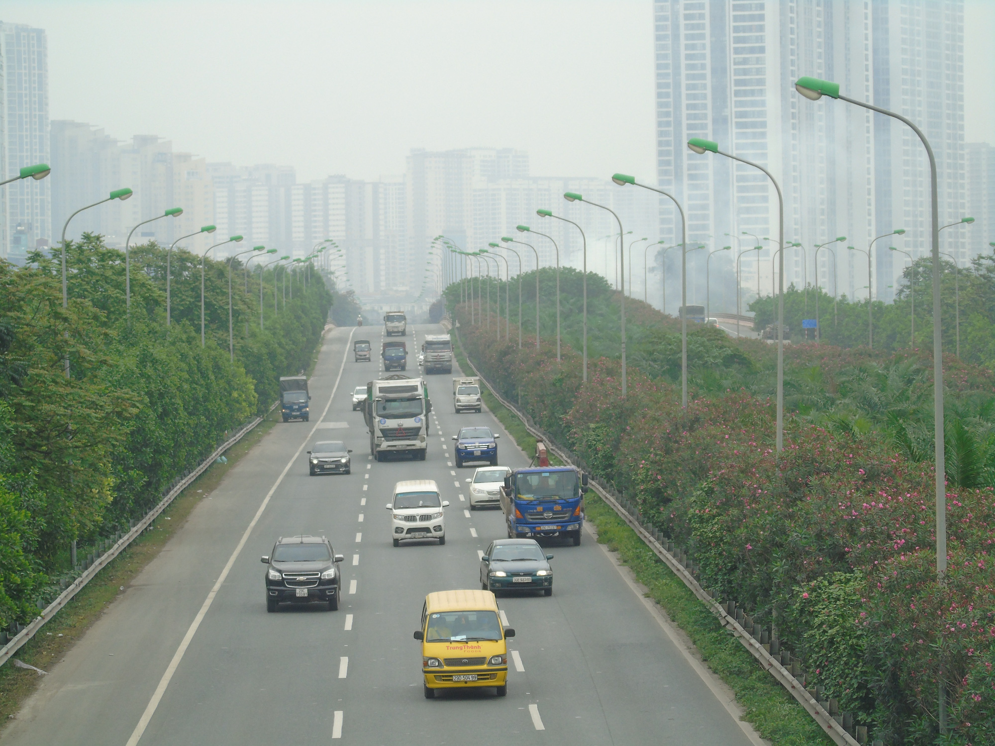 H&agrave; Nội ng&agrave;y đầu thực hiện c&aacute;ch ly to&agrave;n x&atilde; hội để ph&ograve;ng, chống đại dịch Covid-19 - Ảnh 17.