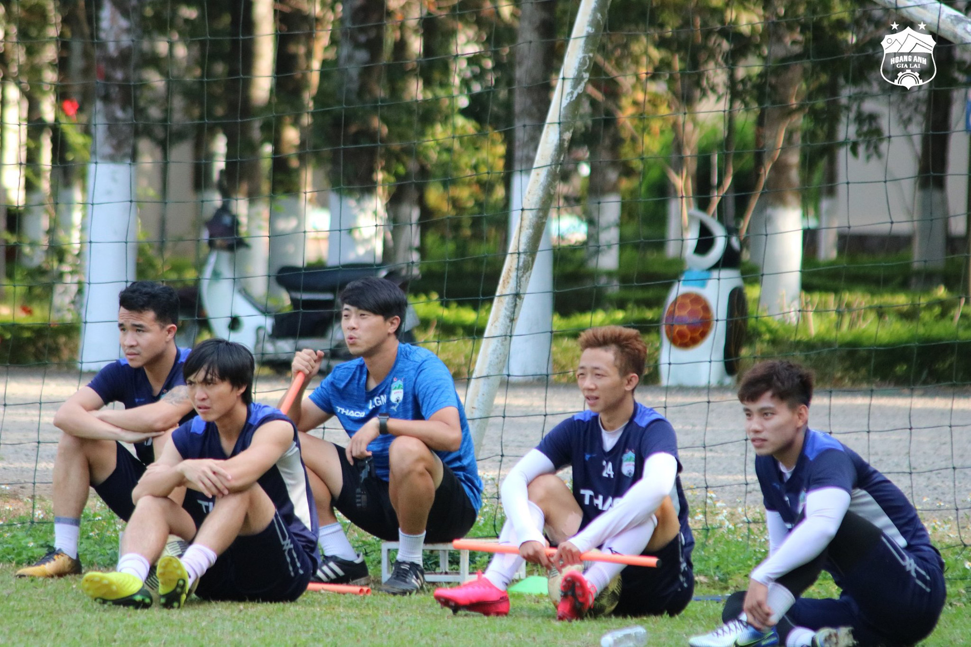 HAGL "nội bất xuất, ngoại bất nhập" trong ngày đầu cách ly toàn xã hội