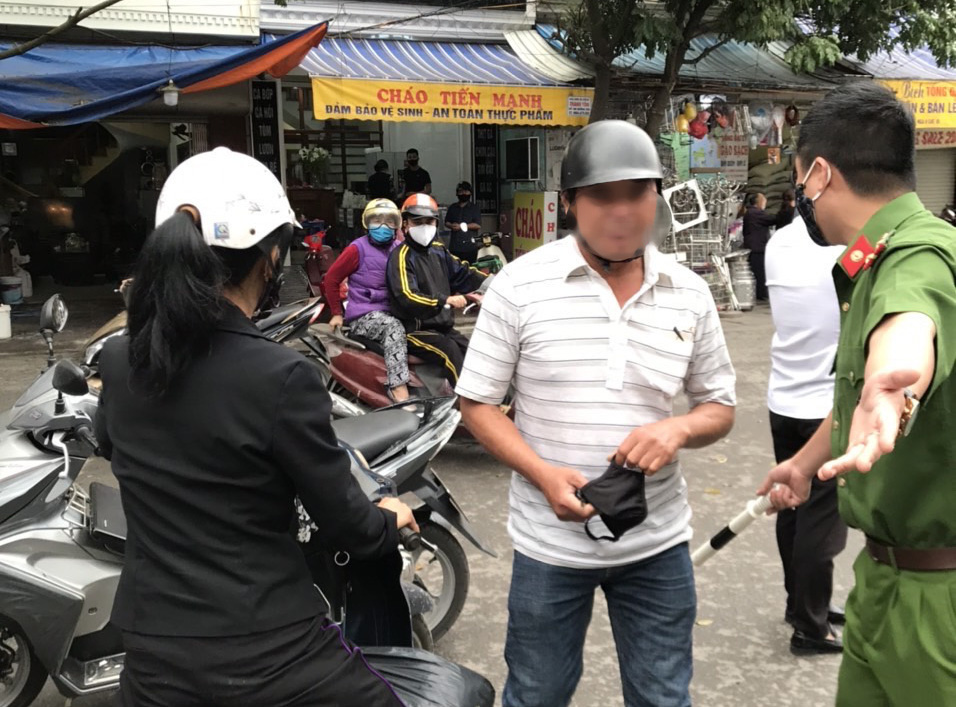 Xử phạt 44 trường hợp không đeo khẩu trang nơi công cộng
