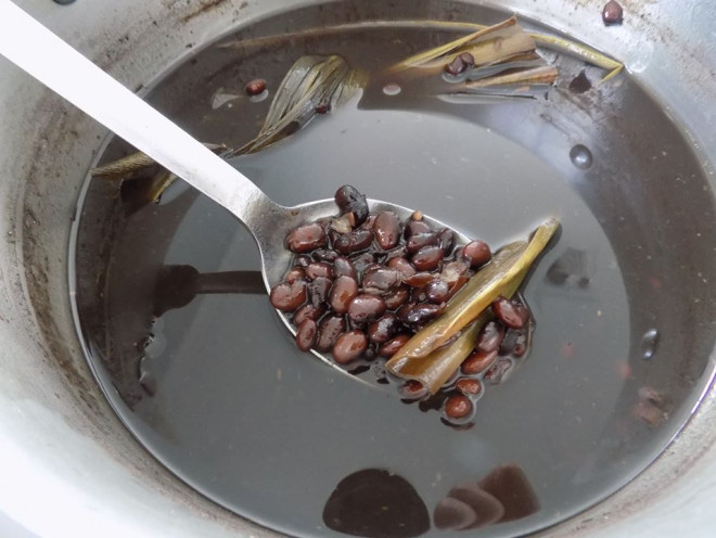 Cách làm chè đậu đen bột nếp đơn giản mà ngon miễn chê - Ảnh 5.