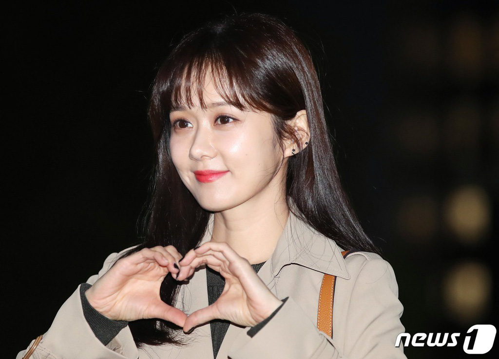 Điều gì giúp Son Ye Jin, Jang Nara luôn trẻ hơn tuổi?