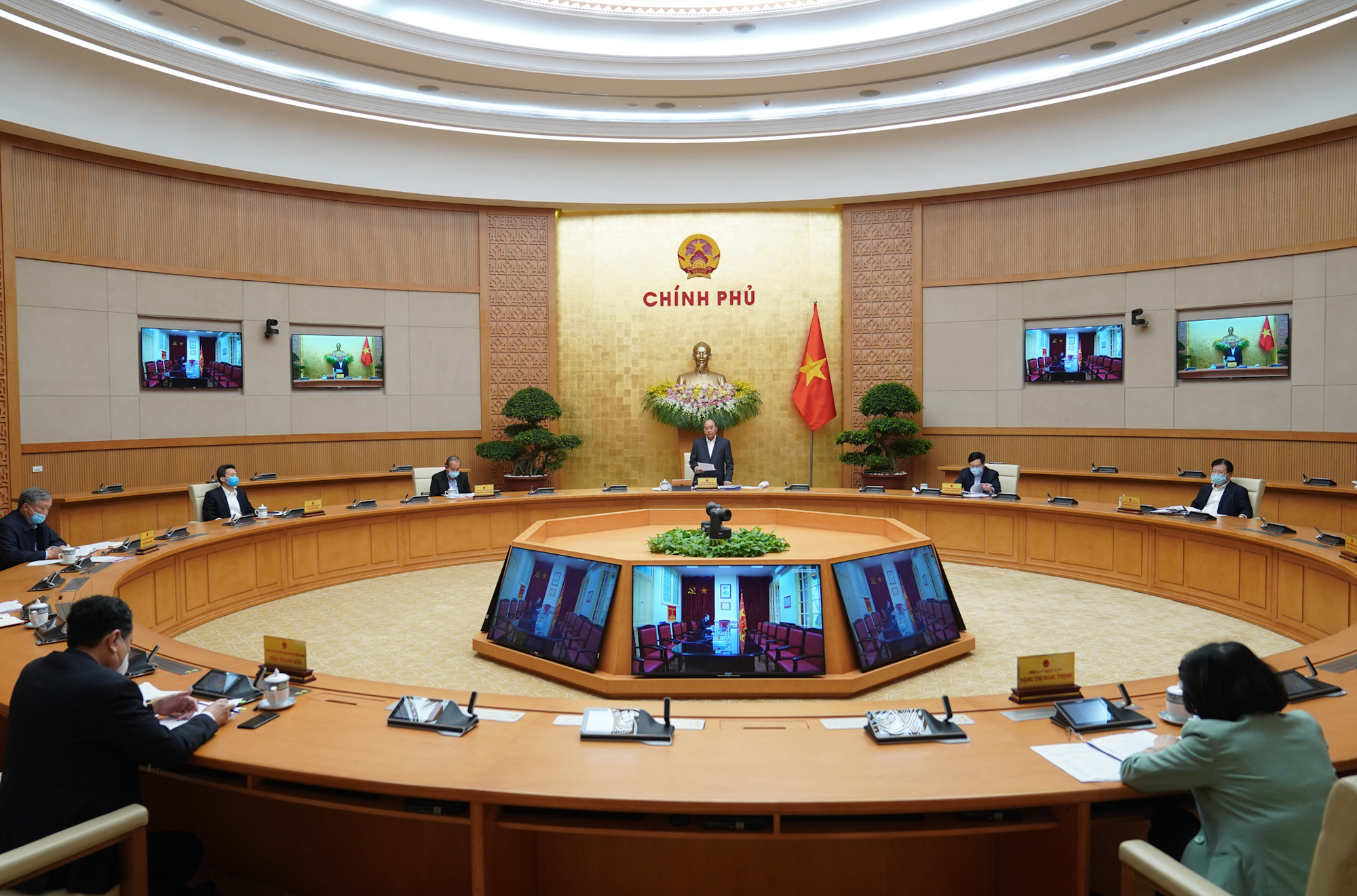 Thủ tướng n&oacute;i r&otilde; về c&aacute;ch ly to&agrave;n x&atilde; hội - Ảnh 3.