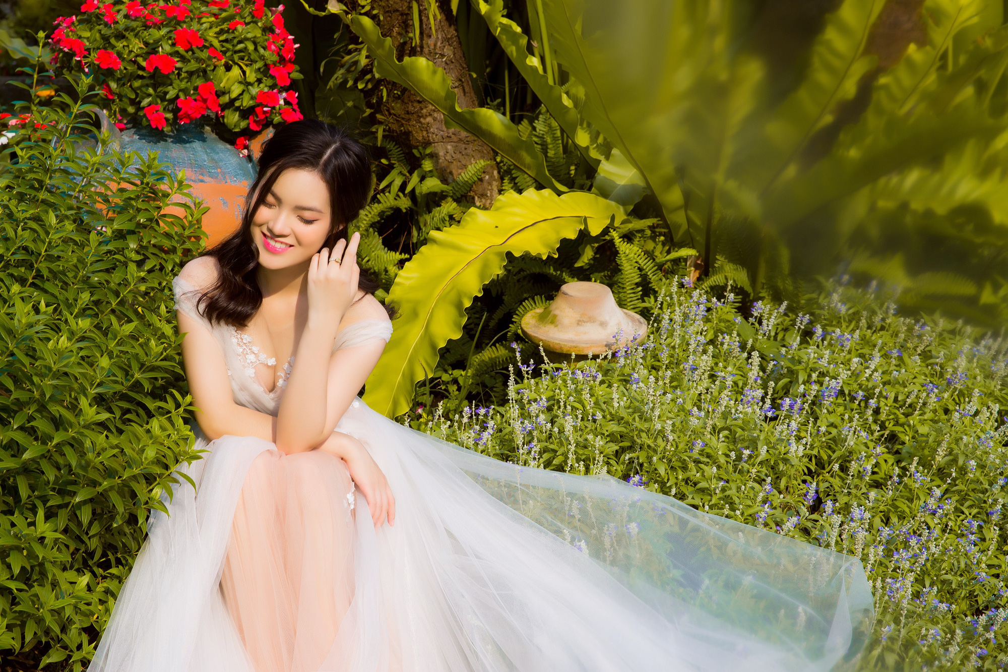 Ca sĩ Sunny Đan Ngọc khỏe vẻ đẹp mong manh tựa n&agrave;ng thơ. - Ảnh 4.