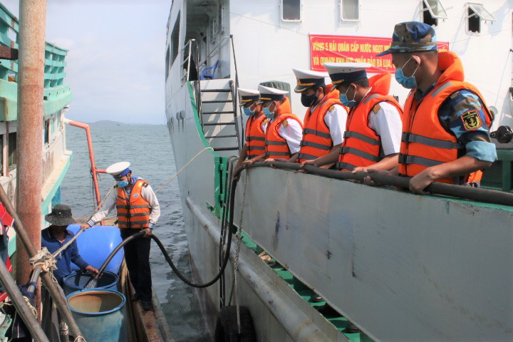 H&agrave;ng ng&agrave;n hộ d&acirc;n ở Bạc Li&ecirc;u v&agrave; c&aacute;c đảo T&acirc;y Nam vui mừng đ&oacute;n nước ngọt - Ảnh 8.