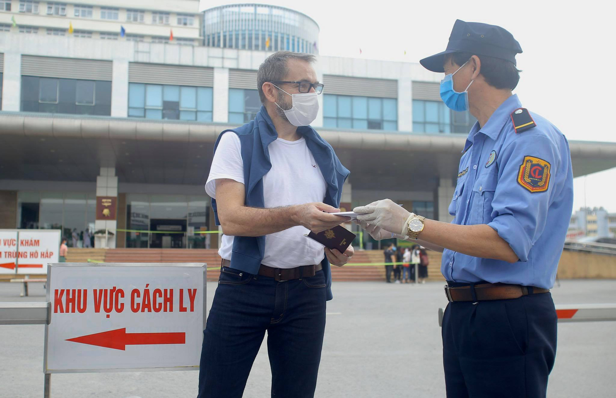 Nữ điều dưỡng Bệnh viện Bạch Mai cùng 8 bệnh nhân Covid-19 được công bố khỏi bệnh - Ảnh 11.