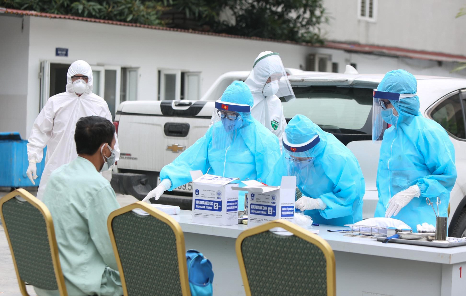 Xét nghiệm toàn bộ y bác sĩ, bệnh nhân Bệnh viện thận Hà Nội liên quan đến ca Covid-19 số 254