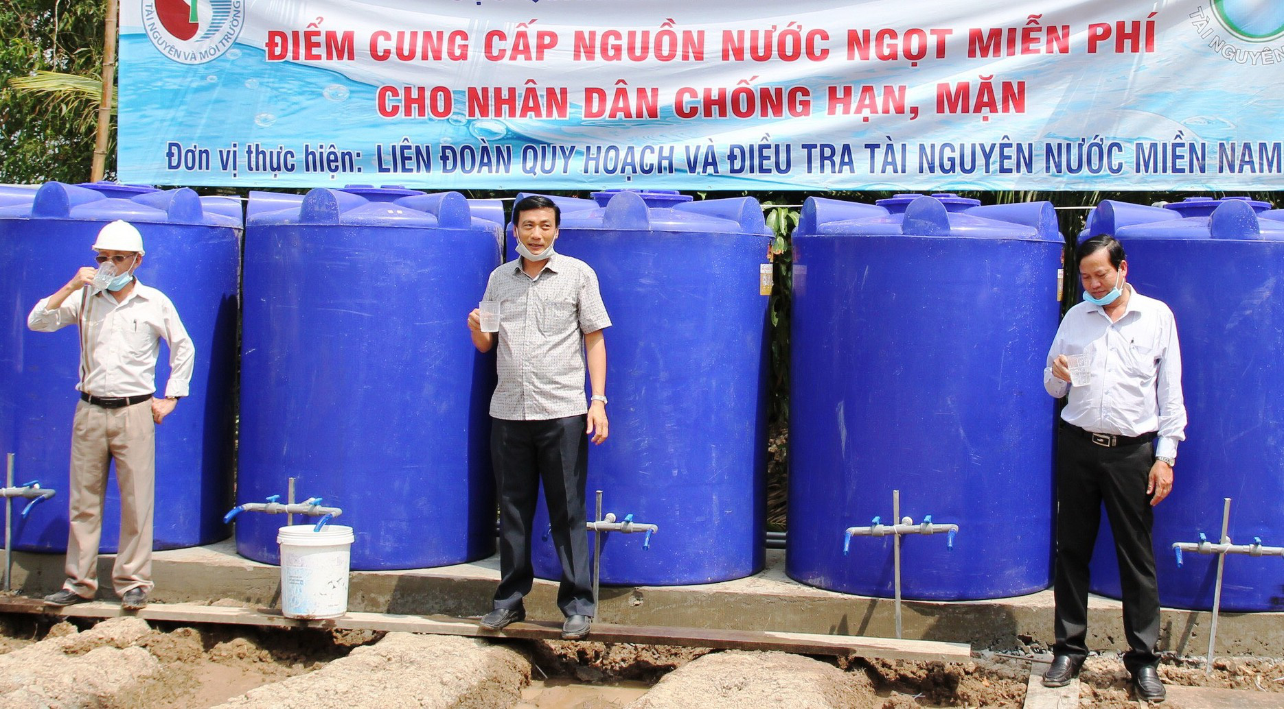 H&agrave;ng ng&agrave;n hộ d&acirc;n ở Bạc Li&ecirc;u v&agrave; c&aacute;c đảo T&acirc;y Nam vui mừng đ&oacute;n nước ngọt - Ảnh 2.