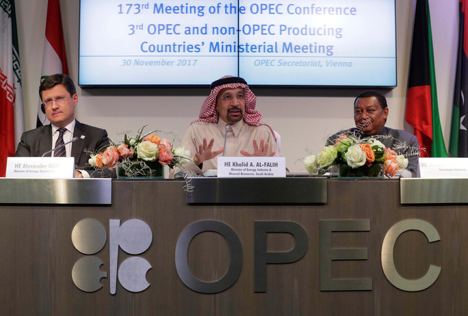 Tổ chức OPEC+ giảm sốc sản lượng dầu trước áp lực từ Mỹ