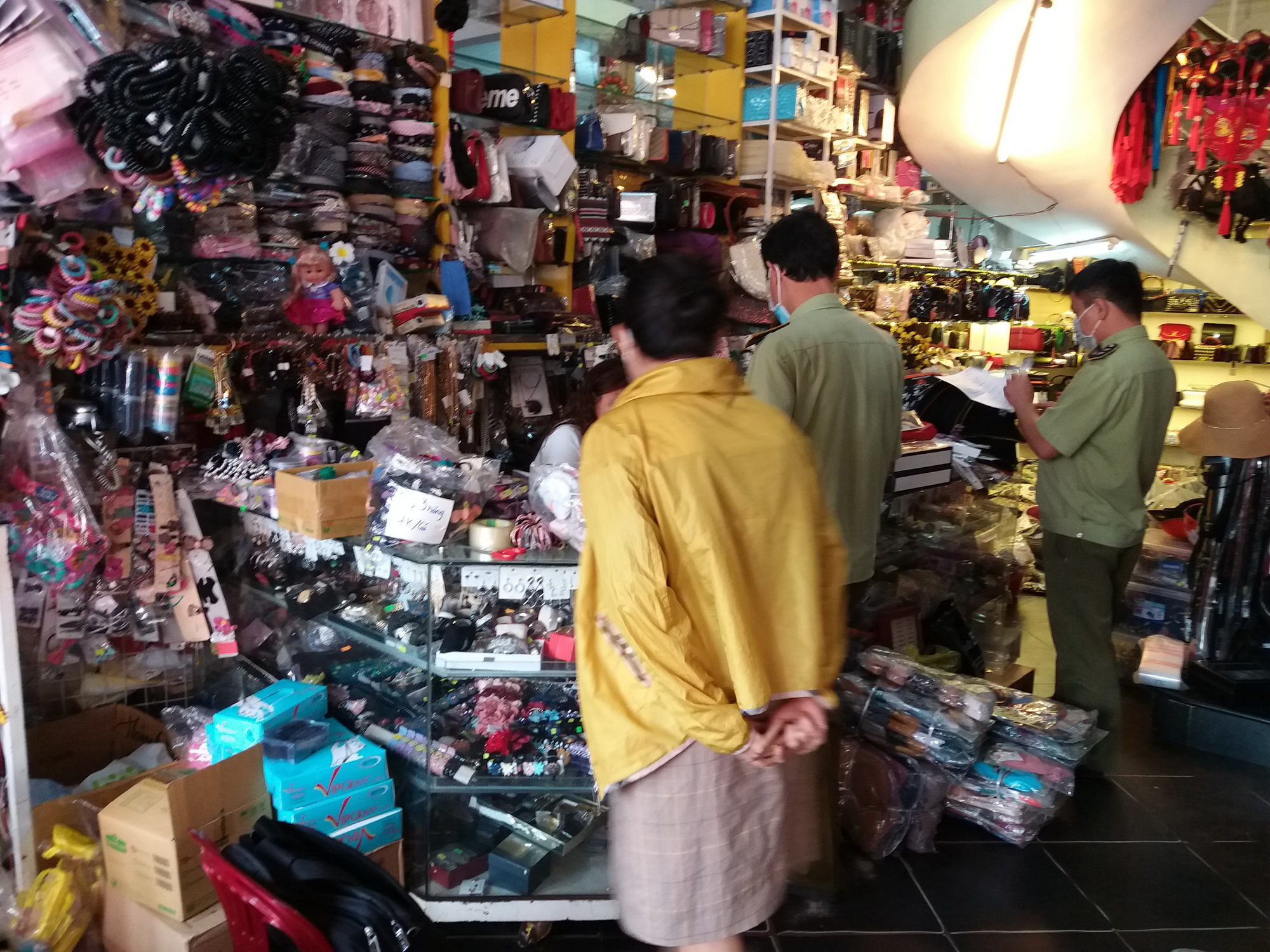 Bán khẩu trang giá "cắt cổ", cơ sở kinh doanh bị phạt 37,8 triệu đồng