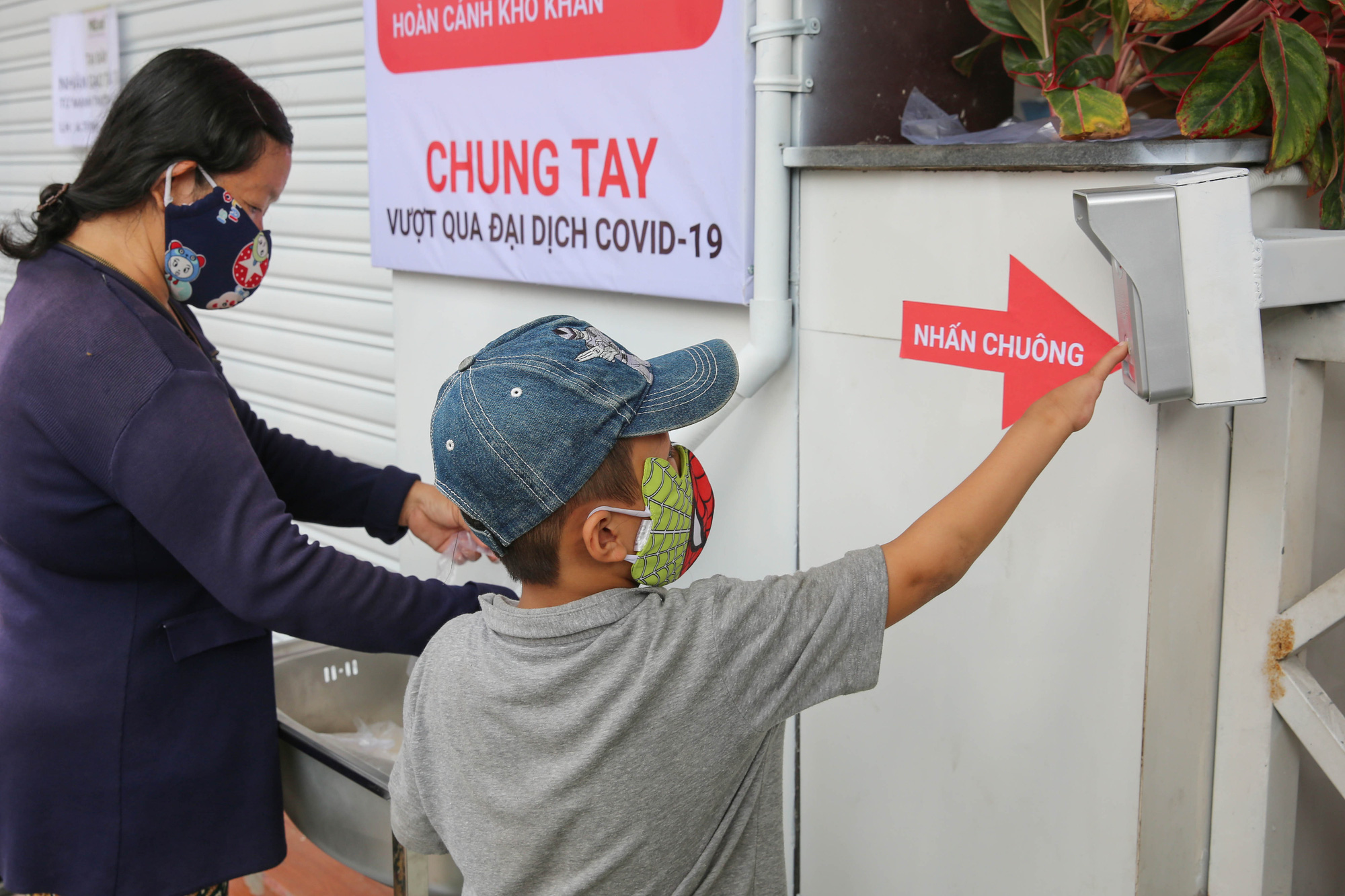 TP HCM: Thêm hai "ATM gạo" phục vụ người nghèo