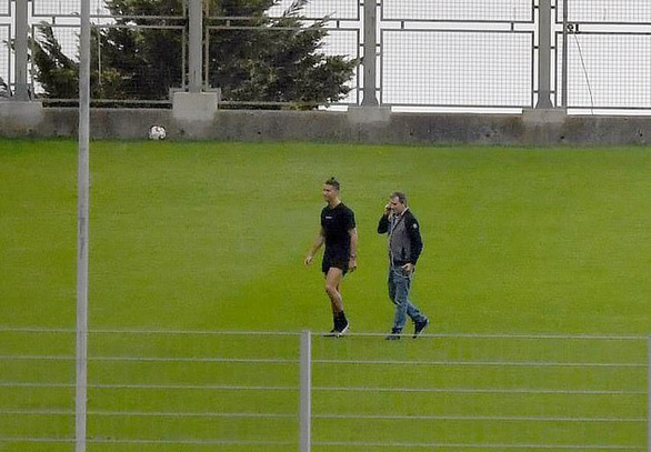 L&eacute;n l&uacute;t tập luyện, Ronaldo bị ch&iacute;nh quyền Bồ Đ&agrave;o Nha cảnh b&aacute;o - Ảnh 2.