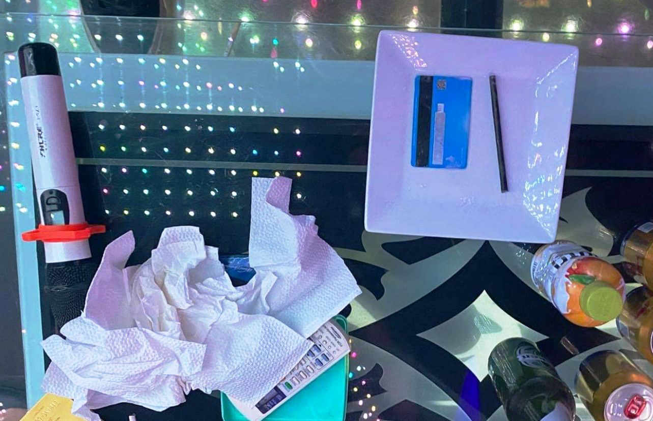 11 thanh ni&ecirc;n mở tiệc sinh nhật bằng ma t&uacute;y, th&aacute;c loạn tập thể trong qu&aacute;n karaoke - Ảnh 3.