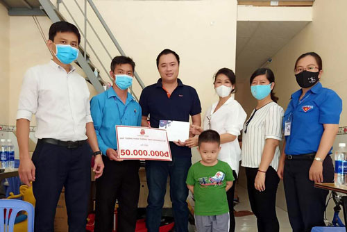 Hỗ trợ đo&agrave;n vi&ecirc;n bệnh hiểm ngh&egrave;o - Ảnh 1.