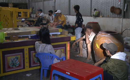 Bất chấp dịch Covid-19, 16 người vẫn say sưa chơi game bắn cá