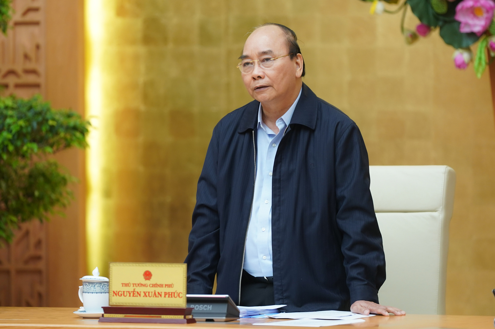 Chung tay chống dịch Covid-19: Đề xuất k&eacute;o d&agrave;i gi&atilde;n c&aacute;ch x&atilde; hội - Ảnh 1.