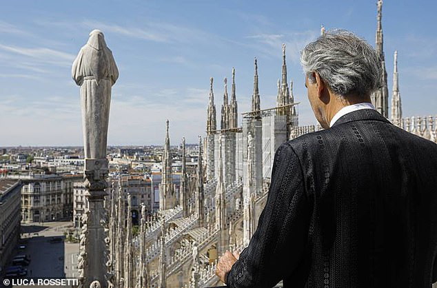 Danh ca khiếm thị Andrea Bocelli khiến h&agrave;ng triệu người x&uacute;c động - Ảnh 6.