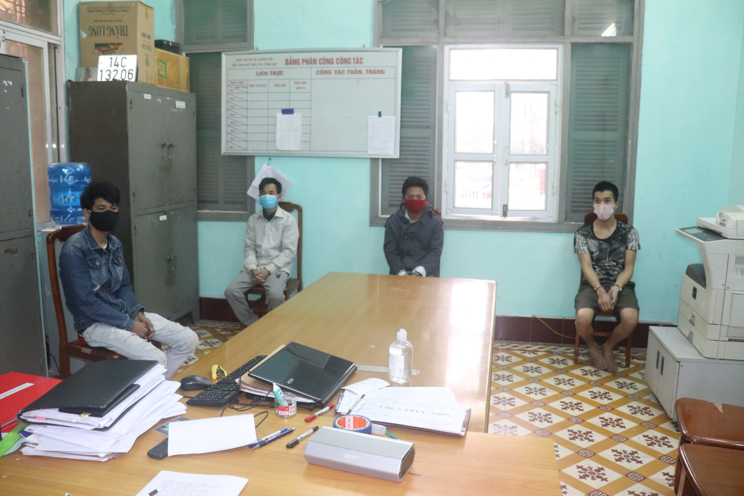 4 thanh niên "đại náo" tại chốt chống dịch Covid-19