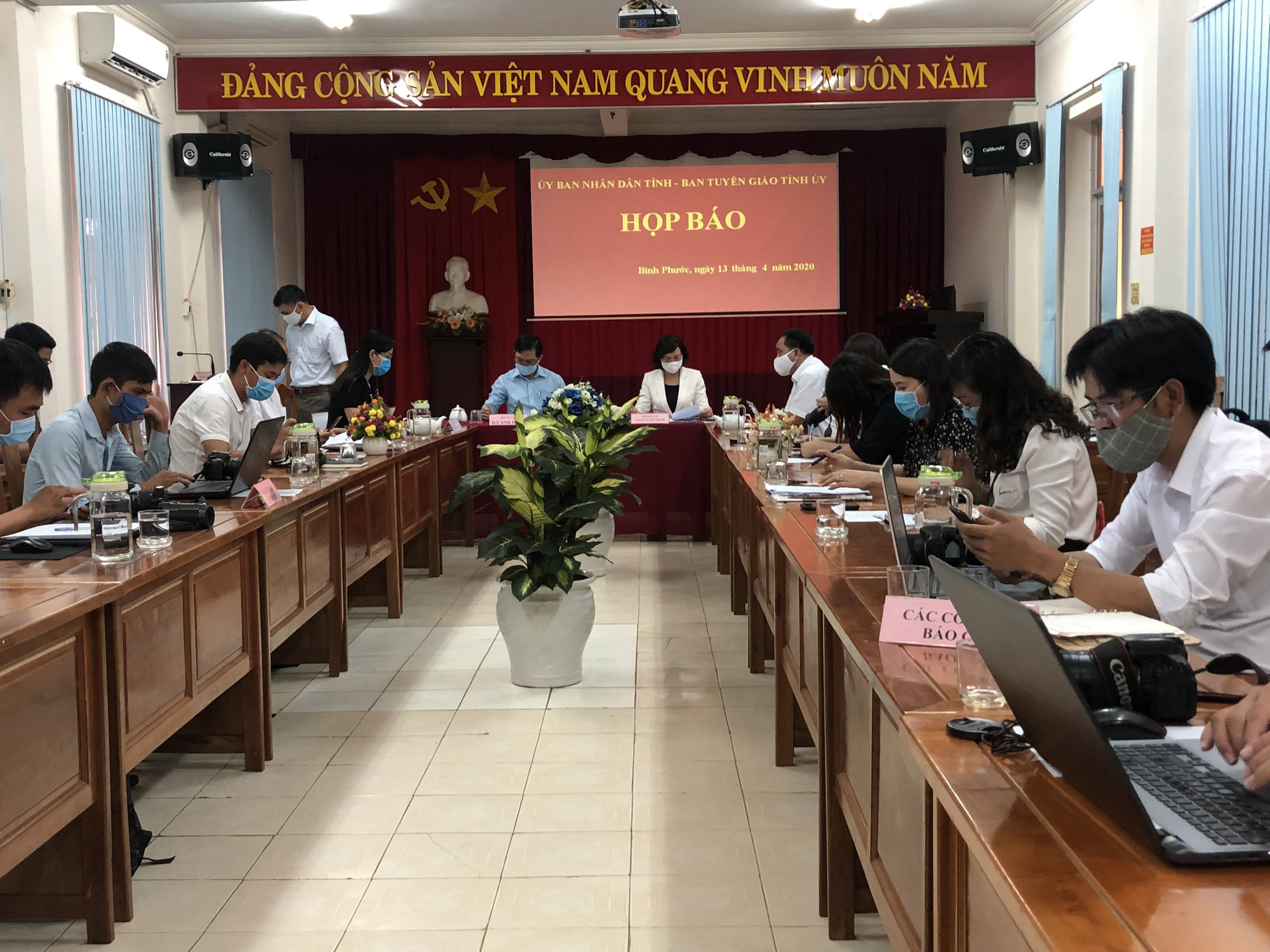 Tỉnh ủy Bình Phước họp báo khẩn vụ Phó Chủ tịch HĐND huyện chống đối đo thân nhiệt