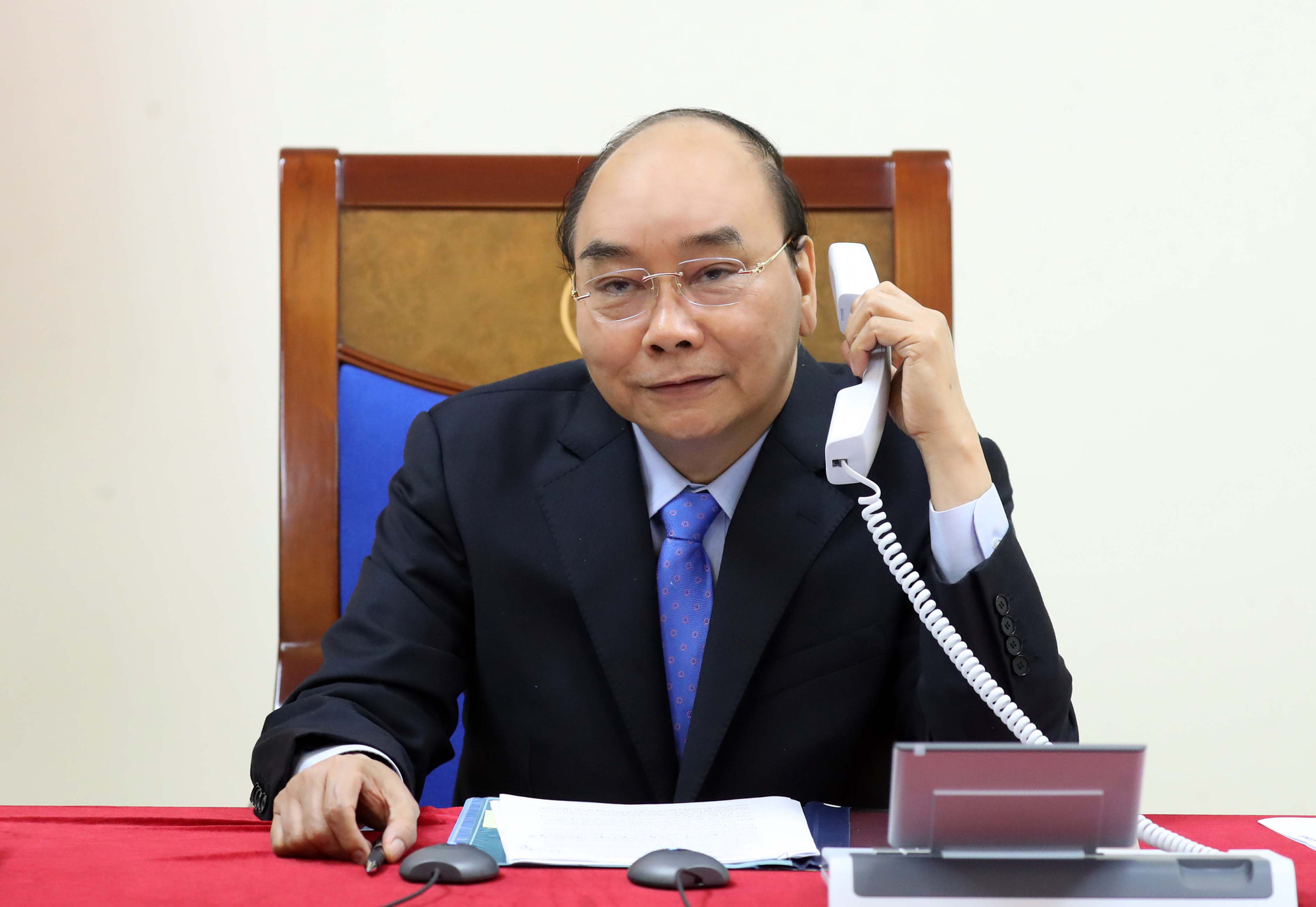 Thủ tướng Nguyễn Xuân Phúc điện đàm với Thủ tướng Ấn Độ