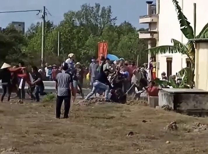Hỗn chiến kinh hoàng trên đường đưa tang: 2 gia đình vốn rất thâm tình! - Ảnh 2.