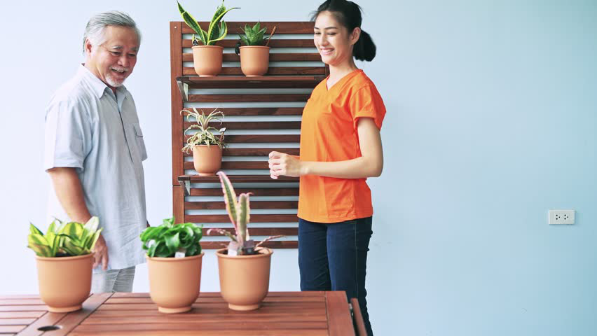 Tại sao mẹ c&oacute;&hellip; bạn trai? - Ảnh 1.