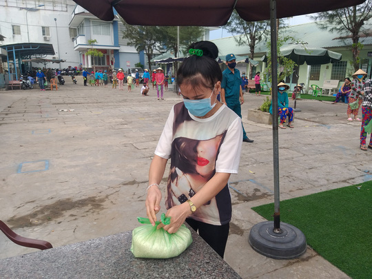 ATM gạo li&ecirc;n tục tu&ocirc;n chảy giữa những ng&agrave;y kh&oacute; khăn - Ảnh 17.