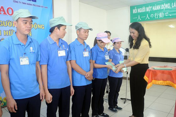 Xử lý nghiêm hành vi mua gom sổ BHXH