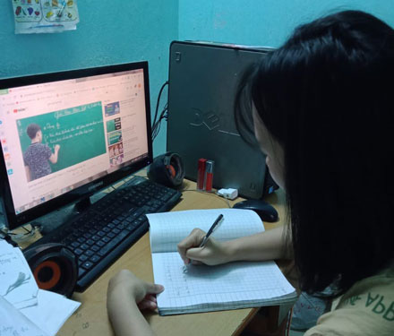 Để trẻ không chênh vênh vì ở nhà quá lâu