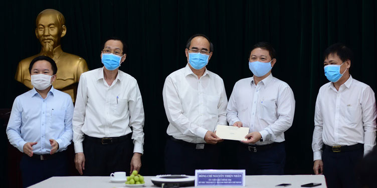 L&atilde;nh đạo TP HCM biểu dương c&aacute;c đơn vị chống dịch - Ảnh 1.