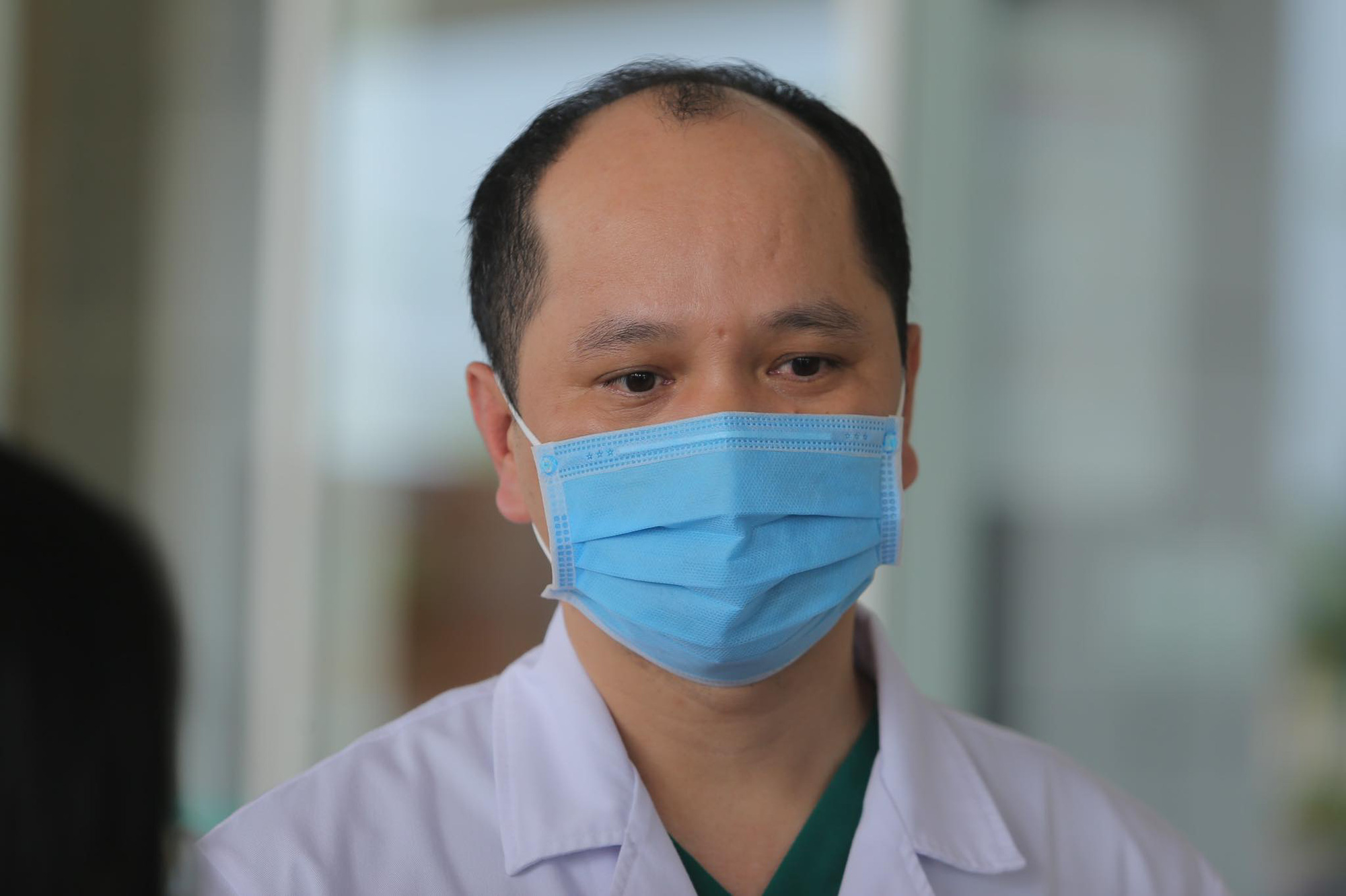 Hai bệnh nhân mắc Covid-19 phải thở máy cùng 15 bệnh nhân khác được xuất viện - Ảnh 14.