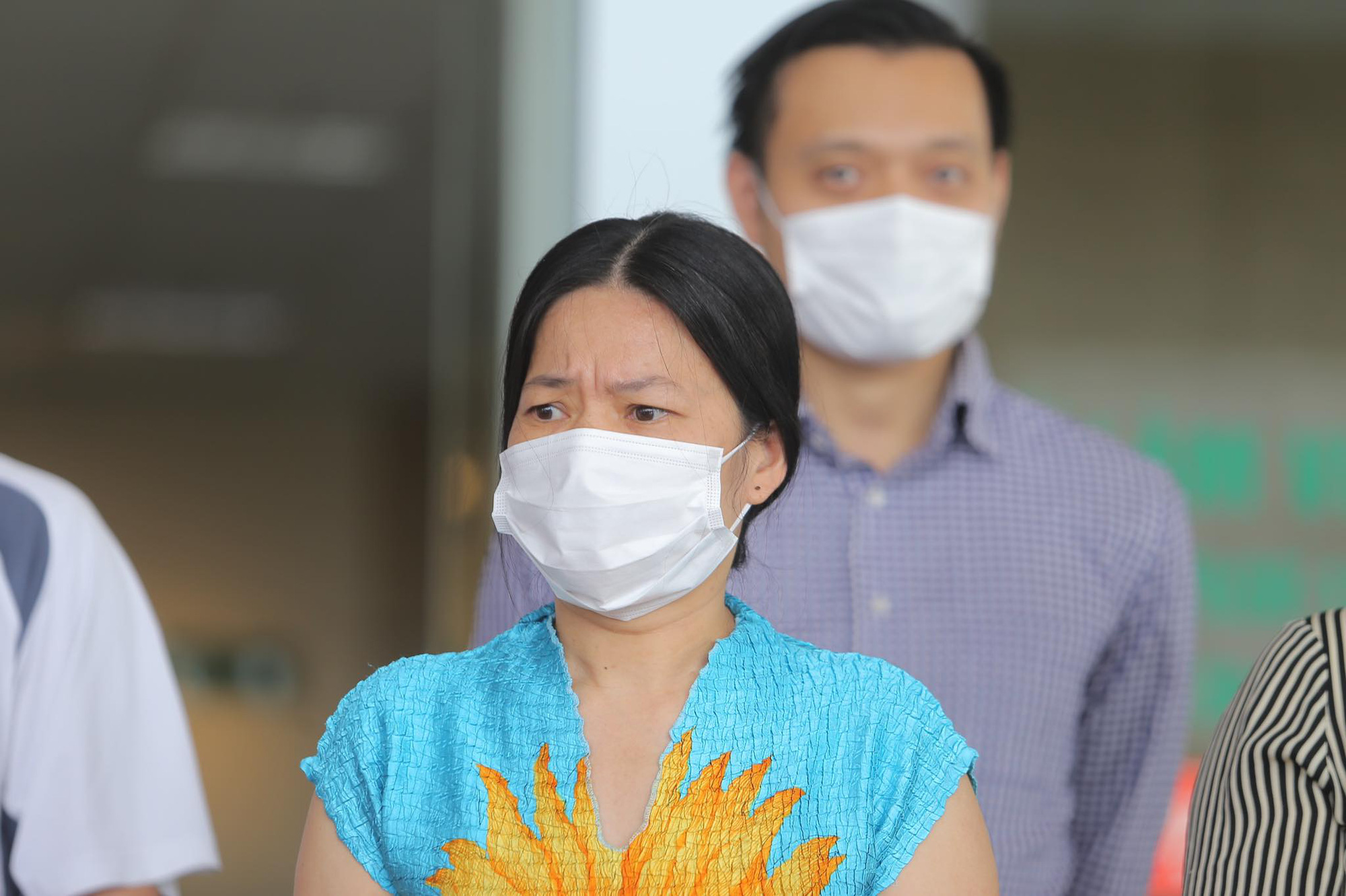 Hai bệnh nhân mắc Covid-19 phải thở máy cùng 15 bệnh nhân khác được xuất viện - Ảnh 16.
