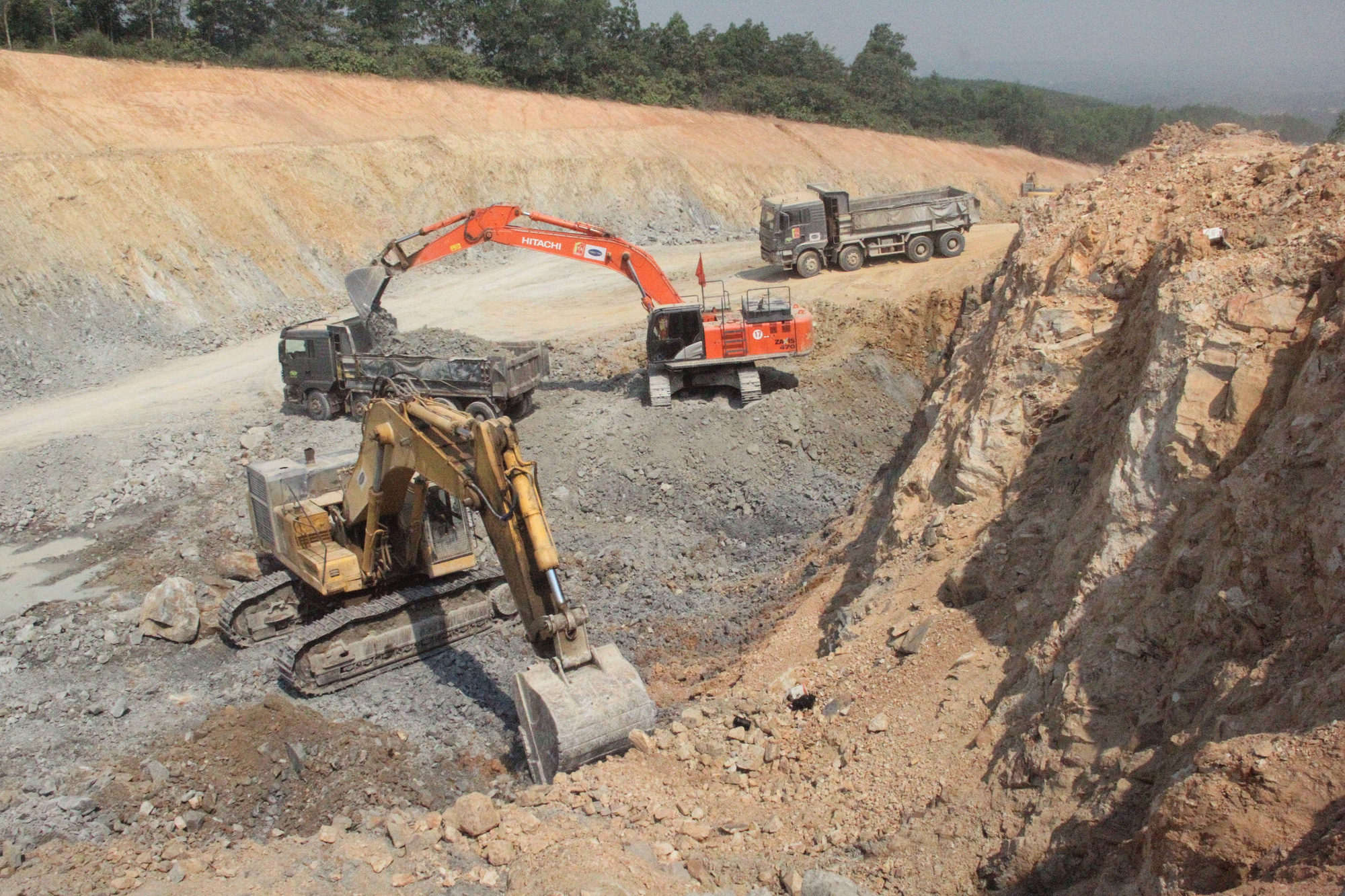Giải phóng mặt bằng đường cao tốc Bắc - Nam phía Đông: Không khoán trắng cho địa phương - Ảnh 1.