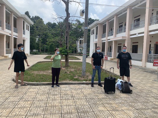 Phi c&ocirc;ng người Anh mắc Covid-19 c&oacute; dấu hiệu l&acirc;m s&agrave;ng lạc quan - Ảnh 3.