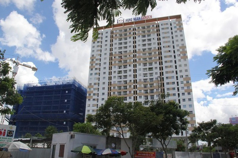 Ng&acirc;n h&agrave;ng dồn dập b&aacute;n t&agrave;i sản thế chấp - Ảnh 1.